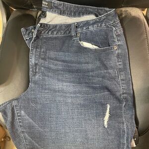 PREOWNED IN EXCELLANT CONDITION VENEZIA(LANE BRYANT) SIZE 16 WOMENS JEANS.